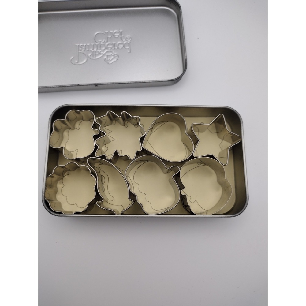 Pampered Chef Creative Mini Cookie Cutters Set of 8 in Storage Tin